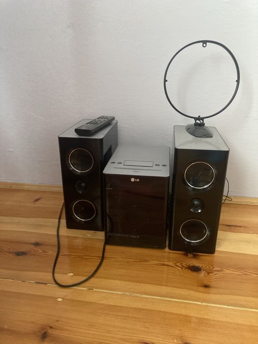 wieża muzyczna LG stan idealny