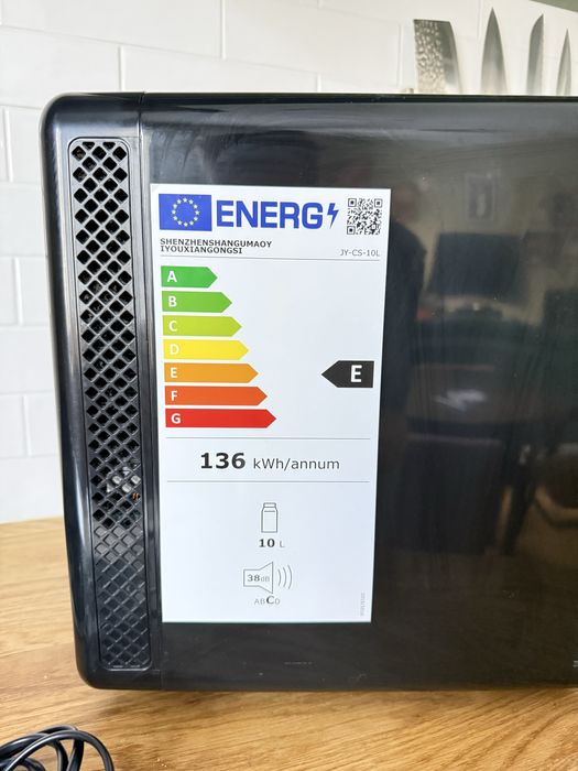 Mini lodówka turystyczna Eventor 10l z wyświetlaczem temperatury LCD