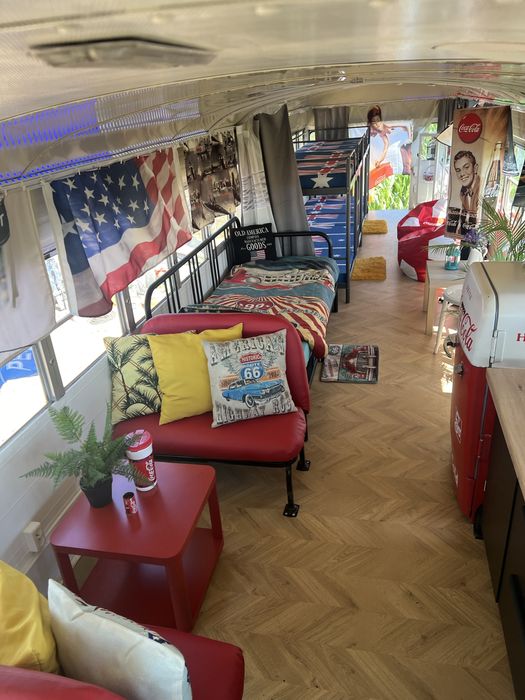 SKORZĘCIN noclegi w amerykanskim kamperze wolne pokoje SCOOL BUS