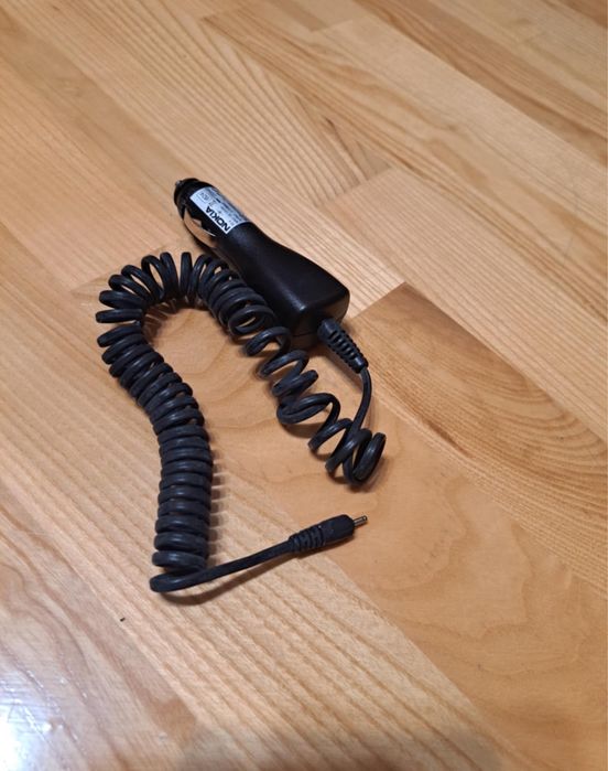 Samochodowa ładowarka do Nokii z cienkim i grubym bolcem