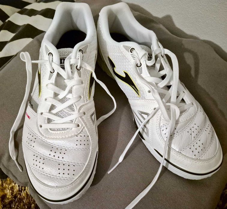 Sapatilha futsal Joma Mundial 45€ em fevereiro