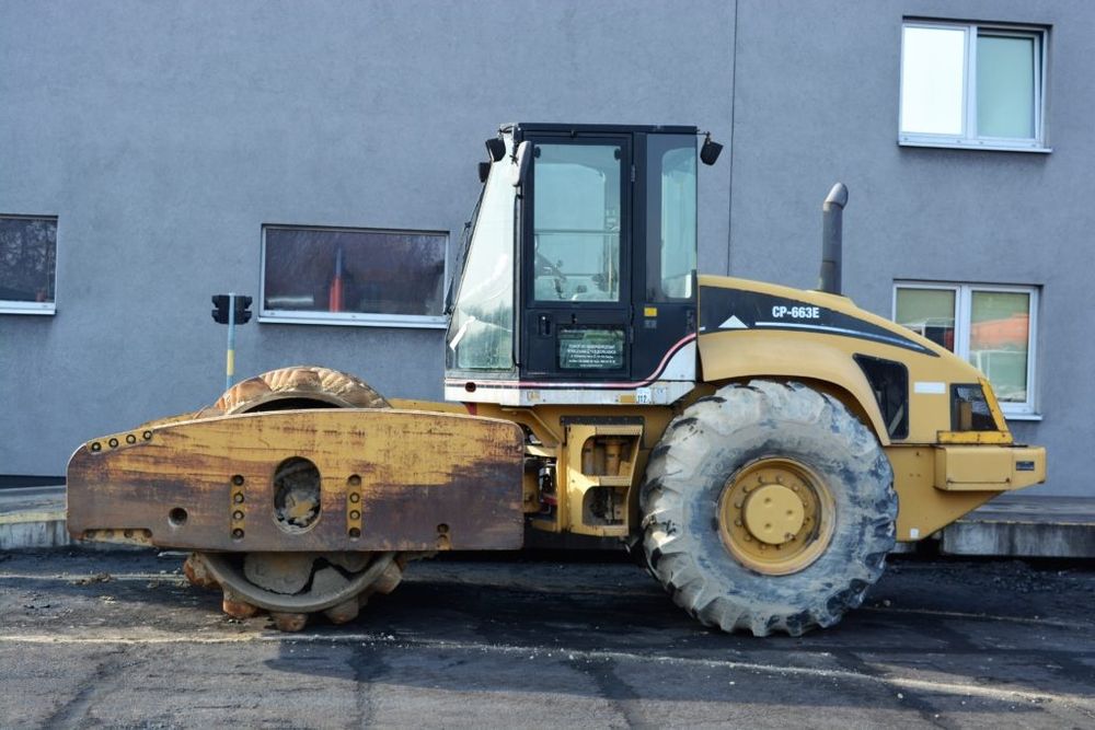 Walec bez operatora gładki okołkowany  do 17 ton koparka dzwig żuraw