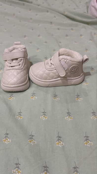 Дитячі кросівки