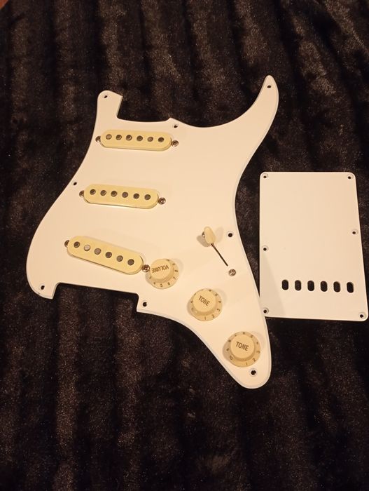 Pickguard fender Stratocaster gotowy komplet!