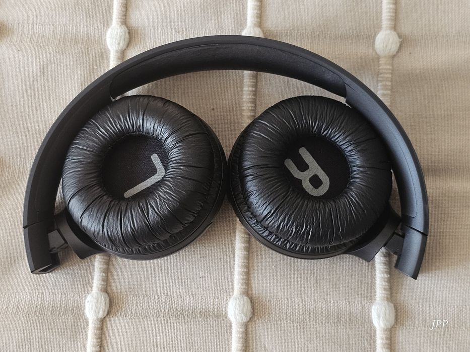 Auscultadores Bluetooth com microfone JBL Tune 500BT novos