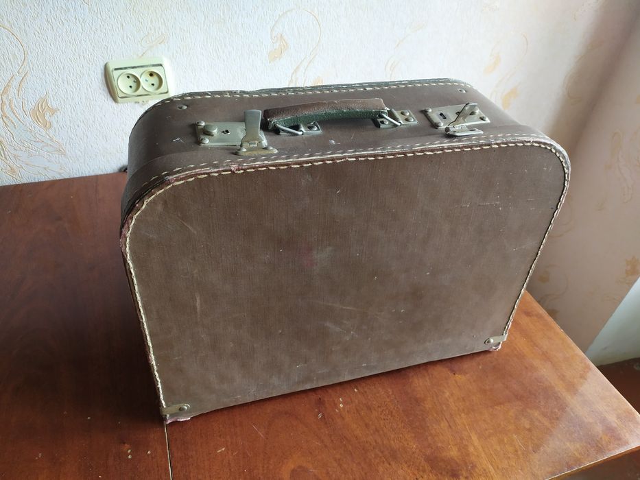 электрическая швейная машинка