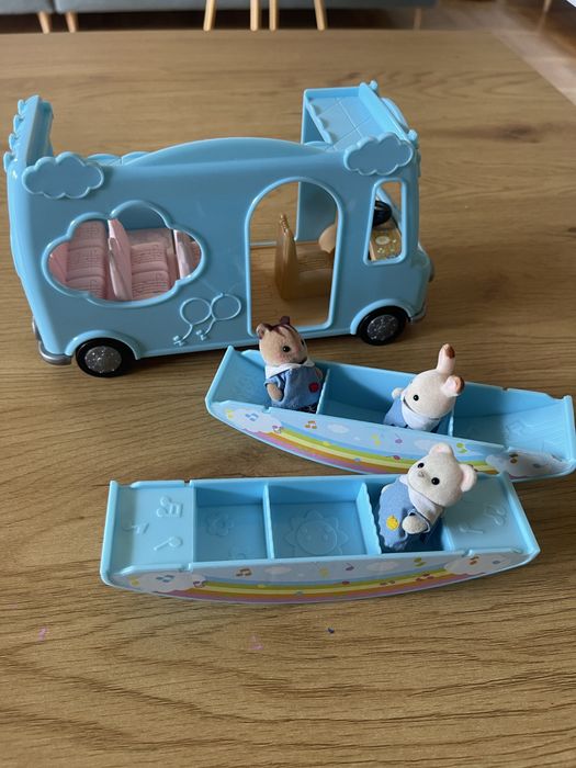 Autobus szkolny i figurki Sylvanian Families