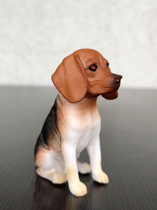 Figurka psa Beagle.