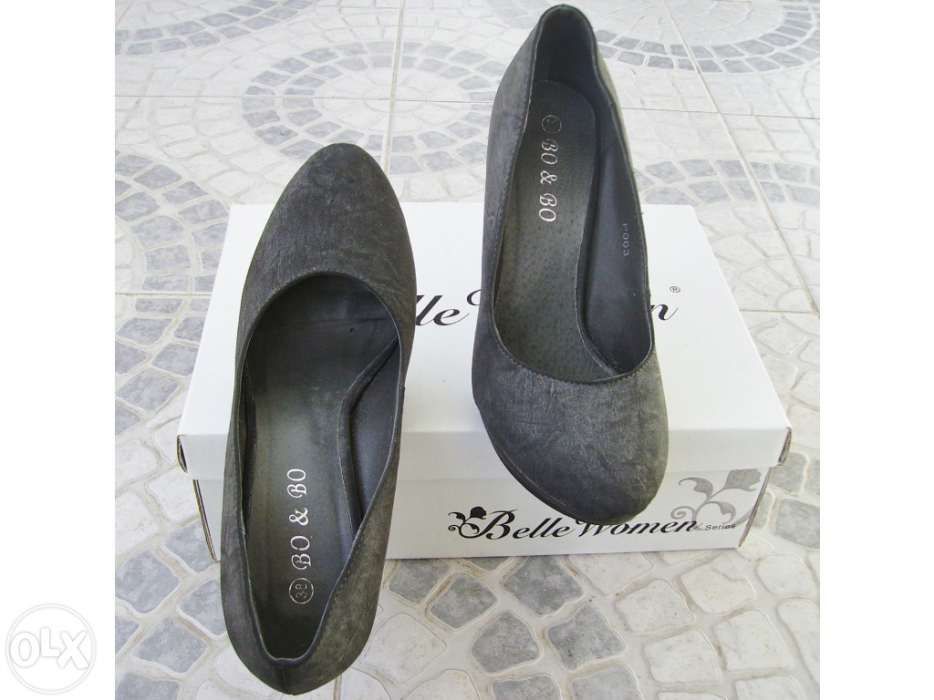 Sapatos Cinzentos - Tamanho 38 -