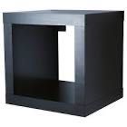Cubo estante Ikea com cesto preto