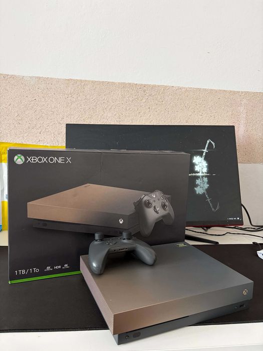 Xbox One X Edycja Gold Rush 1TB z padem, okablowaniem oraz pudełkiem