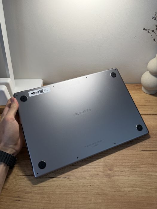 MacBook Pro 16’ 2021 M1 Pro 16GB RAM 1TB SSD