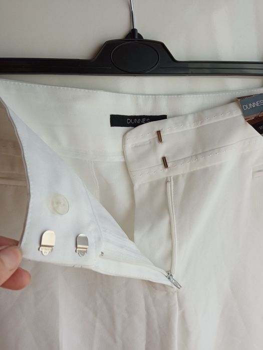 Dunnes nowe spodnie damskie białe proste eleganckie 46