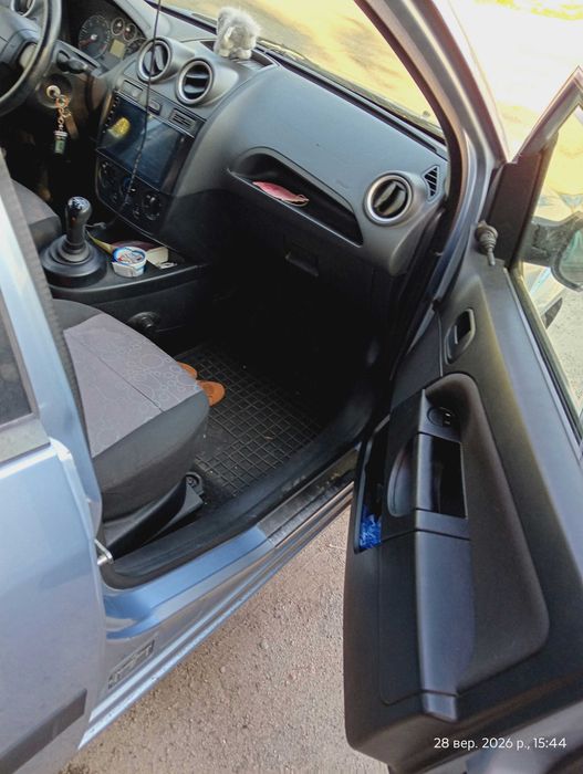 продати форд фієста 2006