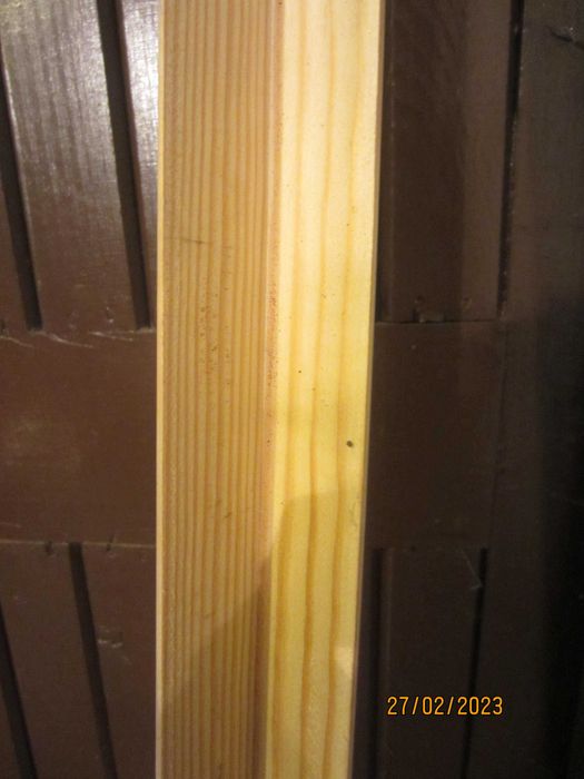 Drewniany kontownik sosnowy