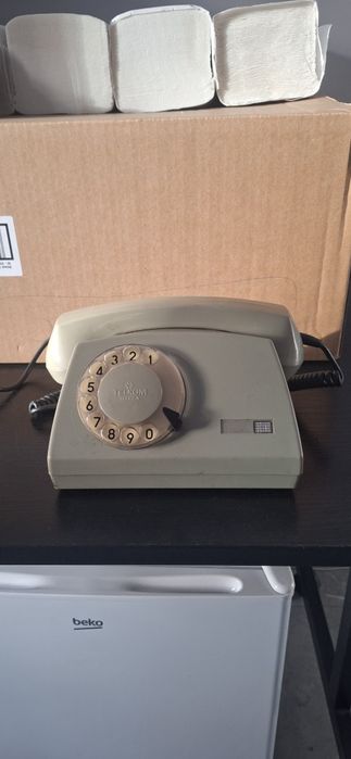 Telefon PRL z lat 80-tych