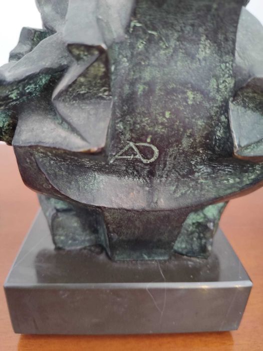 Escultura alada em bronze / trofeu SNI - escultor António Duarte