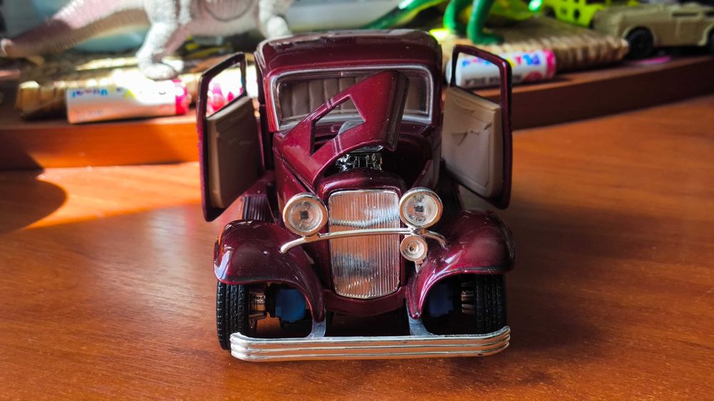 Машинка Ford Coupe 1932 1/24 Motormax