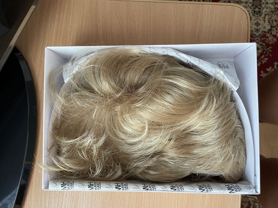 Peruka realistyczna / syntetyczna / dobrej jakości