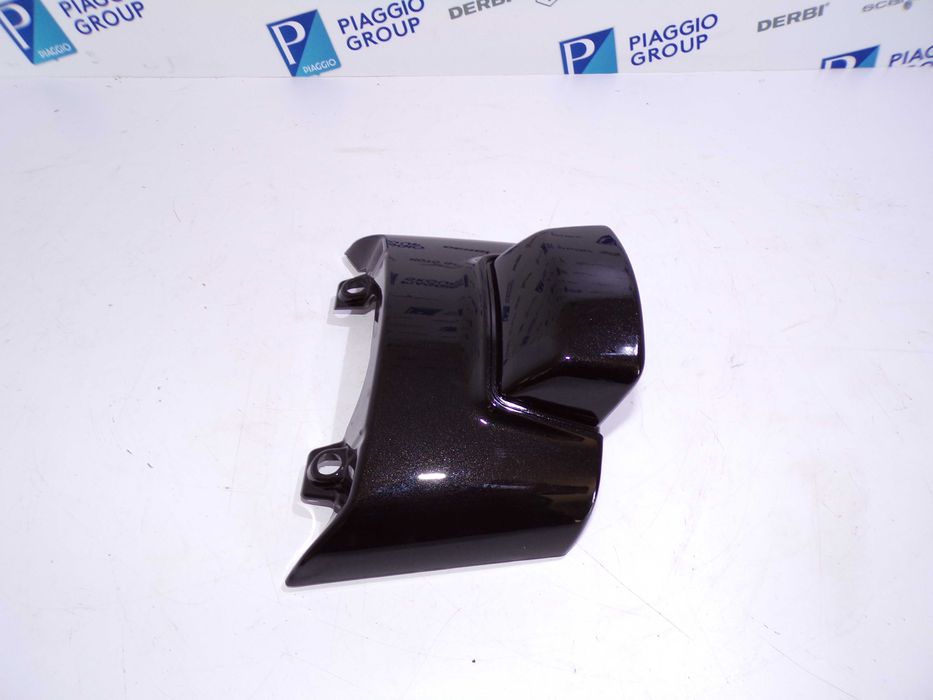 Zaślepka Podświetlania tablicy Chlapacz Błotnik Vespa GTS 125/310cc