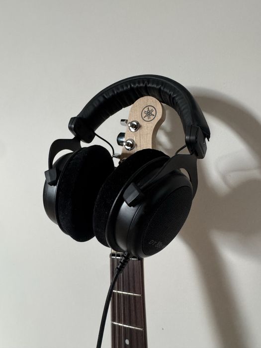 Yamaha Pacifica 112V Vintage White E-Gitara + Zestaw: wzmacniacz, Sluchawki, Stojak, Kabel, uchwyt na szyje,