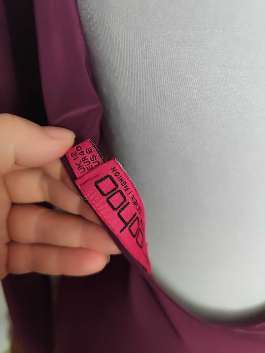 Długa śliwkowa sukienka z rozcięciem r.40