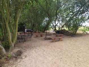 Domek nad jeziorem z linią brzegową, pięknym widokiem, sauną i jacuzzi