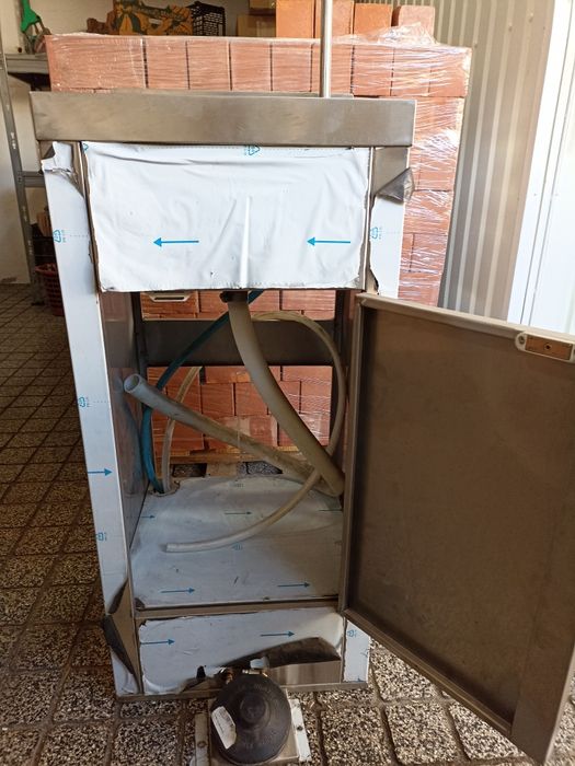 Pia em aço inox com bomba de pé