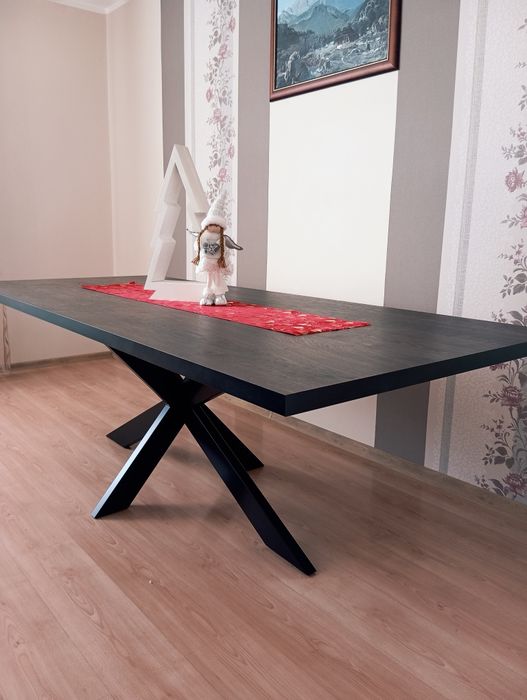 Stół do jadalni typu pająk