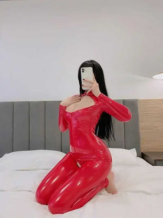 Червоний вініловий комбінезон (L)