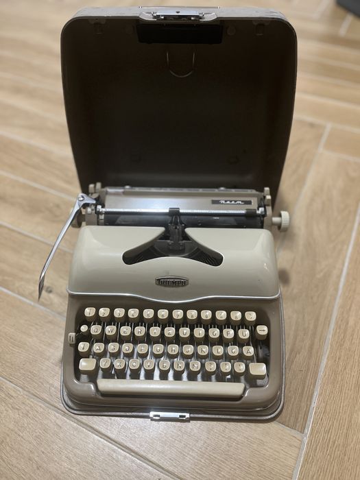 Maszyna do pisania dwukolorowa Triumph