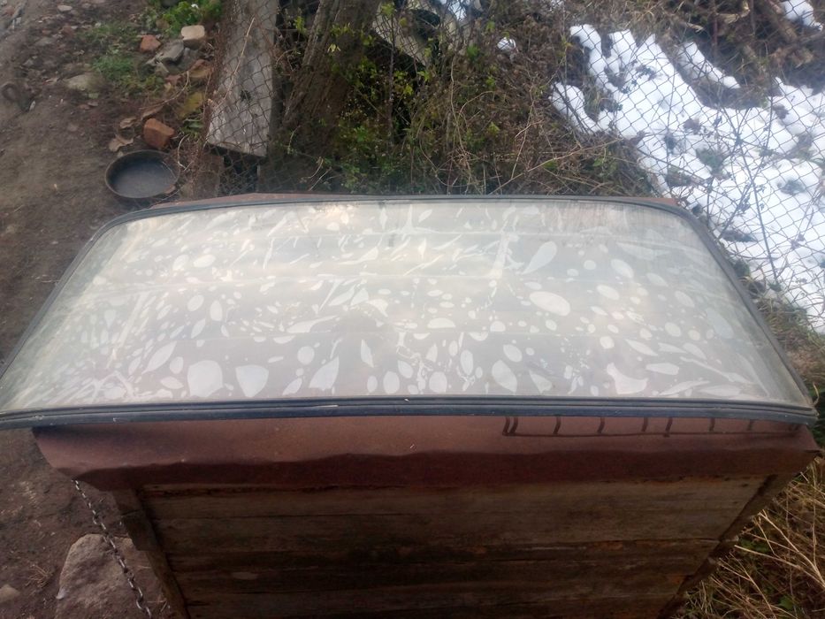 Продам заднє скло ваз 2106.