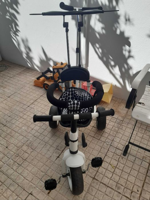 Triciclo fácil de conduzir
