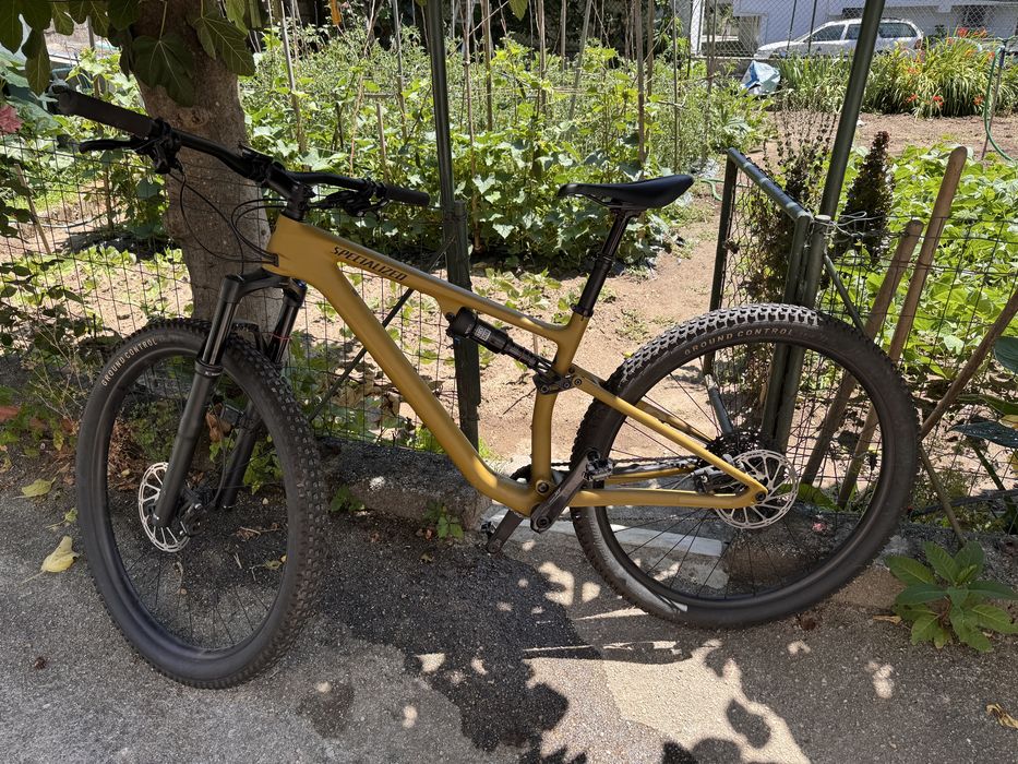 Bicicleta Specialized Epic EVO com grupo Shimano XT 12v