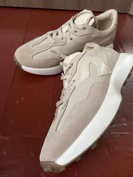 Кроссовки palmyra  38 25.5 см бежевые