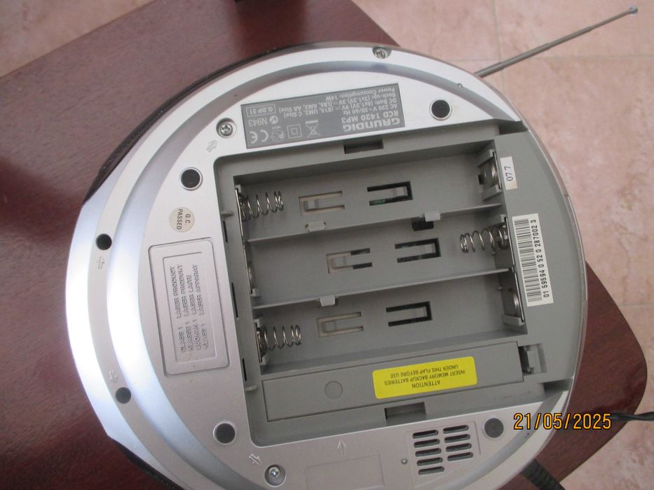 Radio e Cd redondo Grundig, ( para reparar)