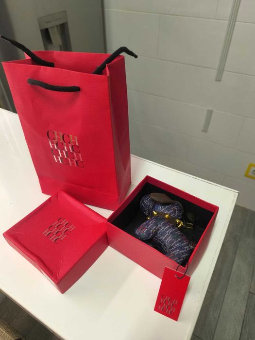 Porta - chaves Cão Carolina Herrera Novo