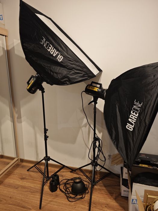 Zestaw oświetlenia studyjnego Quadralite Move 300 + softboxy + statywy