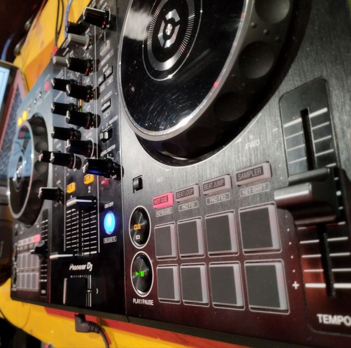 Controlador de DJ Pioneer DDJ 400