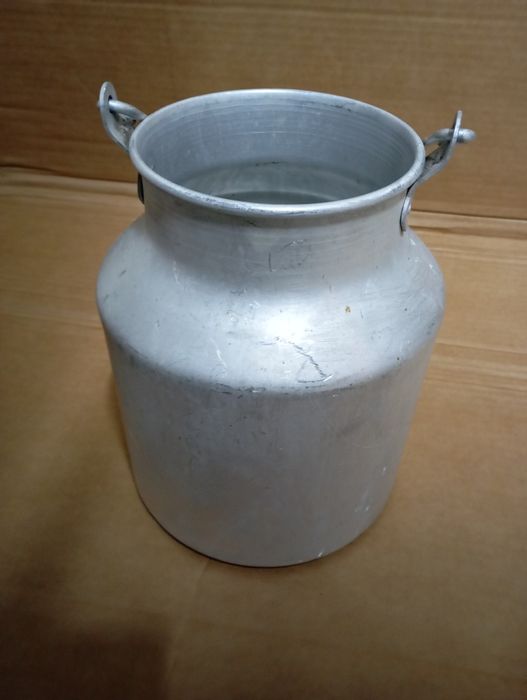 Продам бідон бітон 5л ще колишній.