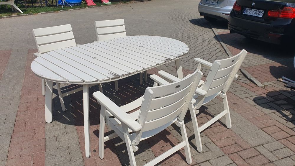 Komplet mebli drewnianych