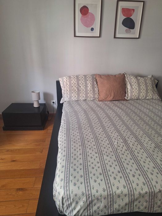 Mobília de quarto cama + colchão + cómoda + mesas cabeceira