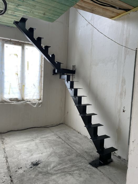 Сходи на металевому каркасі