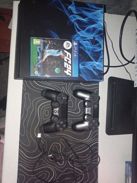 Продаю Ps4 pro 4K 1TB + FIFA 24