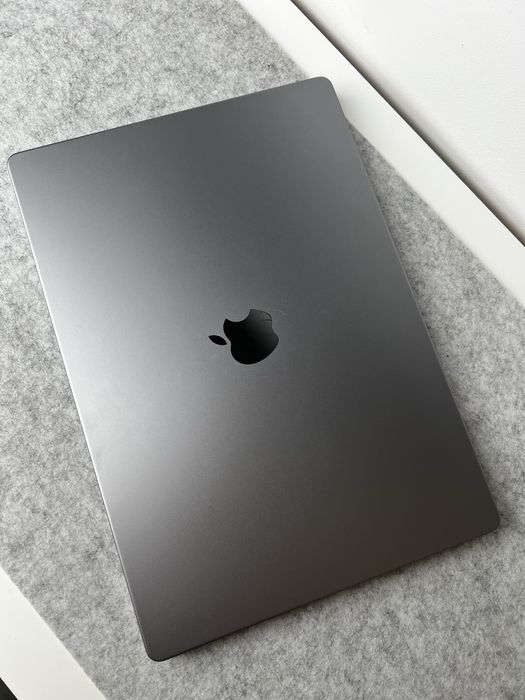 Macbook pro 16 M1 MAX 32GB RAM 1TB 32-core GPU