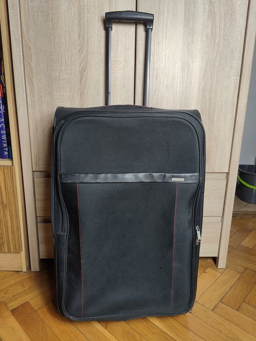 Duża czarna pojemna  walizka 70x50x28