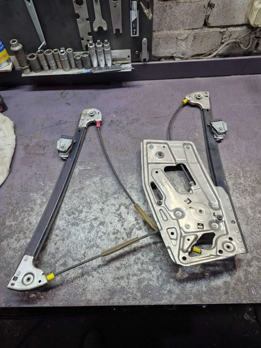 Передний правый стеклоподьемник бмв е39.  51 33 8159832