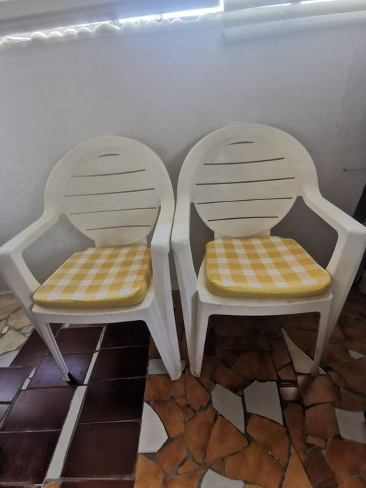 4 Cadeiras Resina