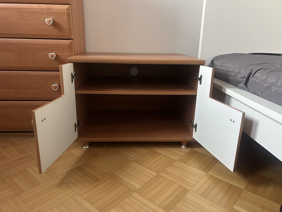 Komplet mebli drewnianych