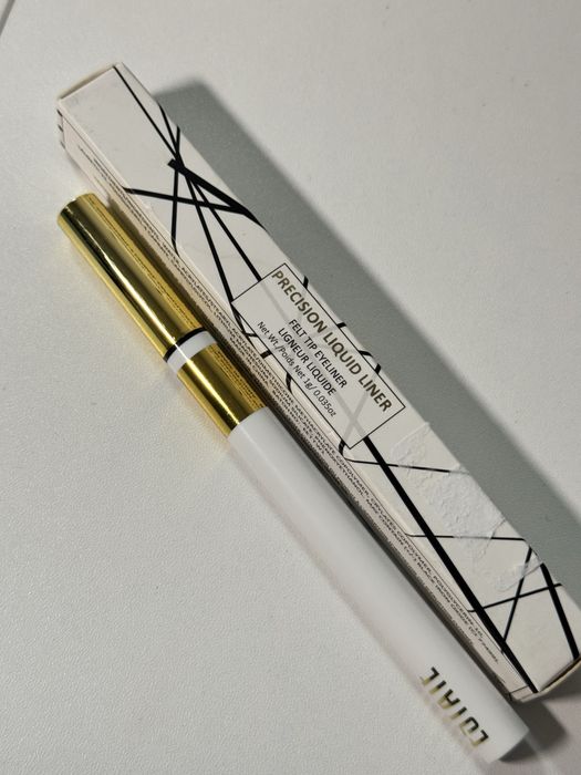 Estate Cosmetics Precision Liquid Liner – czarny eyeliner 1 g